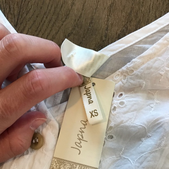 HOST PICK 💕 White Lace Front Tie Tank - Picture 3 of 8